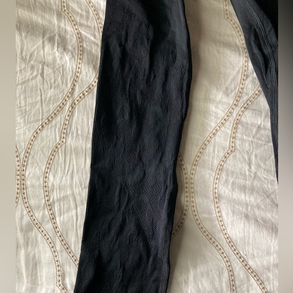 Fabletics Women's High Waisted Seamless Mesh Seamless Leggings - Picture 11 of 12